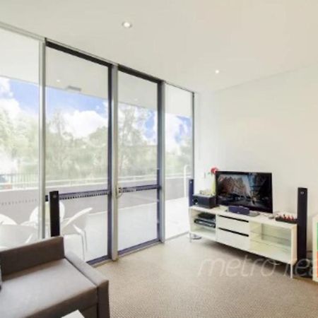 Sun-Drenched 3 Bedroom Apartment In Turrella Mascot Экстерьер фото