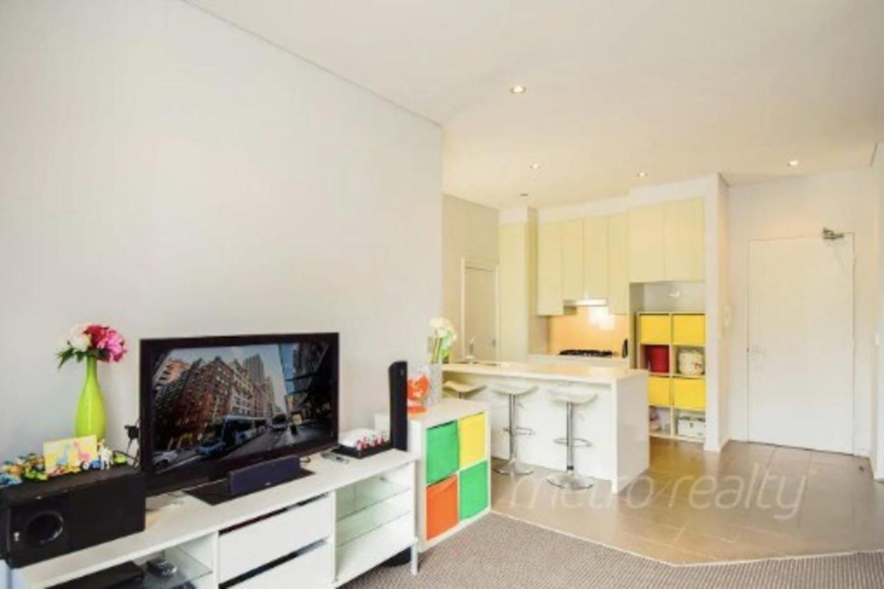 Sun-Drenched 3 Bedroom Apartment In Turrella Mascot Экстерьер фото