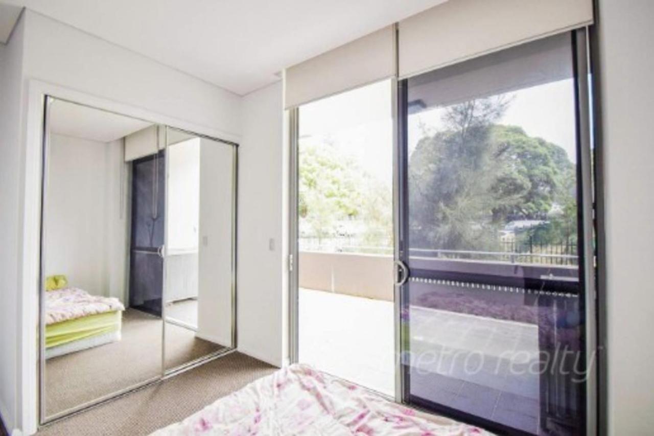 Sun-Drenched 3 Bedroom Apartment In Turrella Mascot Экстерьер фото