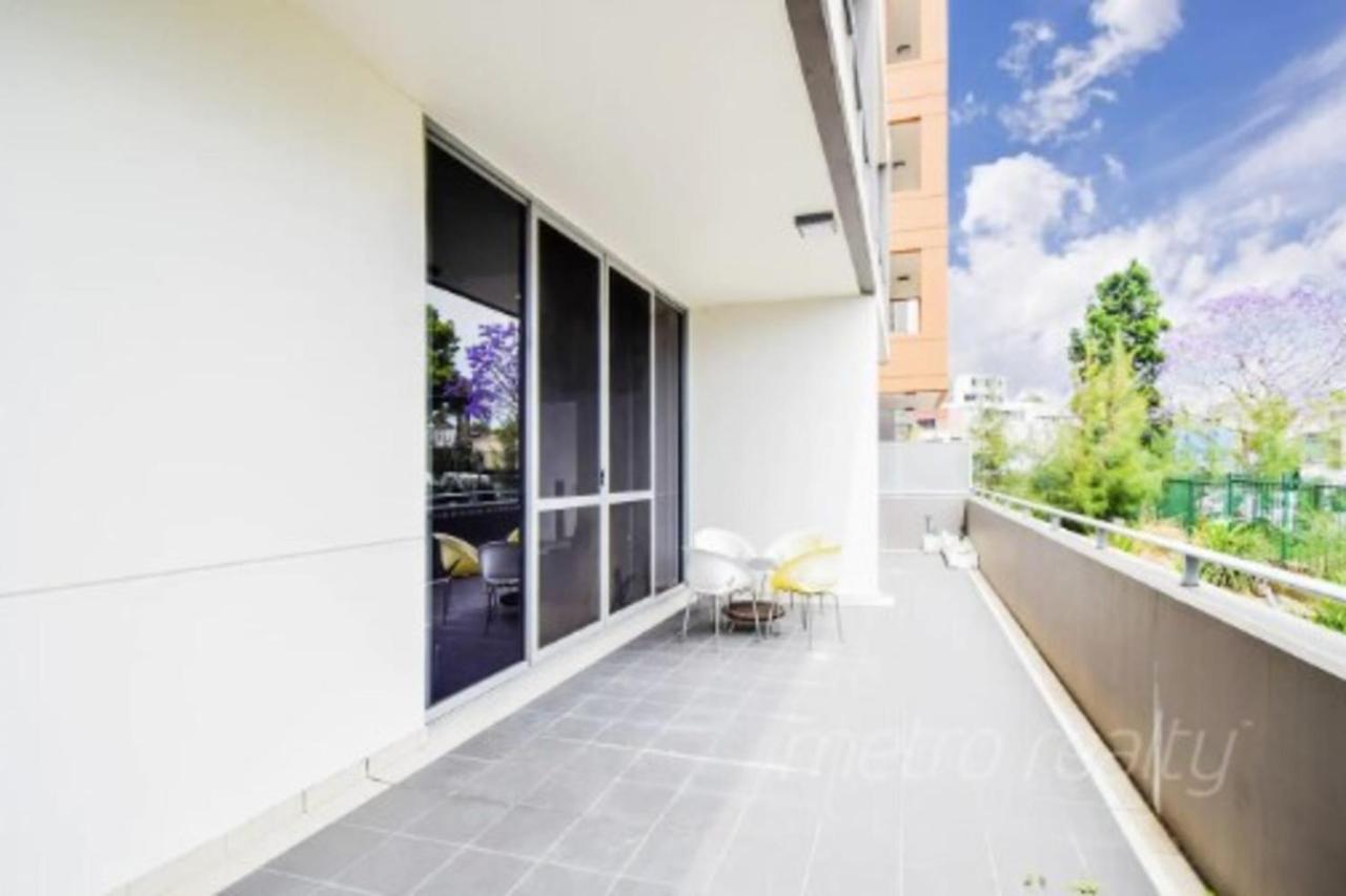 Sun-Drenched 3 Bedroom Apartment In Turrella Mascot Экстерьер фото