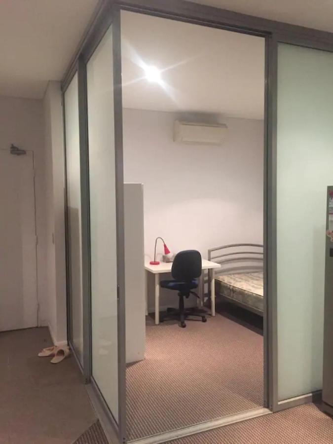Sun-Drenched 3 Bedroom Apartment In Turrella Mascot Экстерьер фото